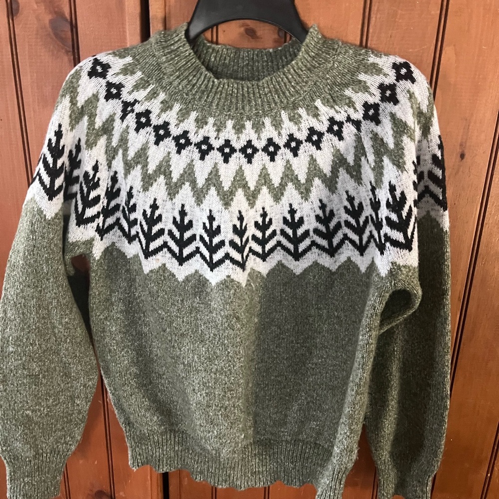 SHEIN Olive Green Fair Isle Crewneck Sweater with Navy & White Accents